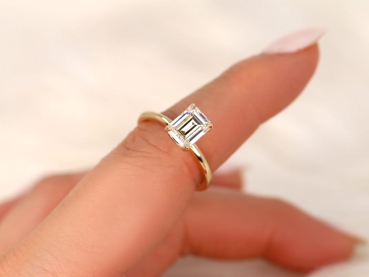 Stunning 1.75 CT Emerald Moissanite Engagement Ring with Solitaire Design 8