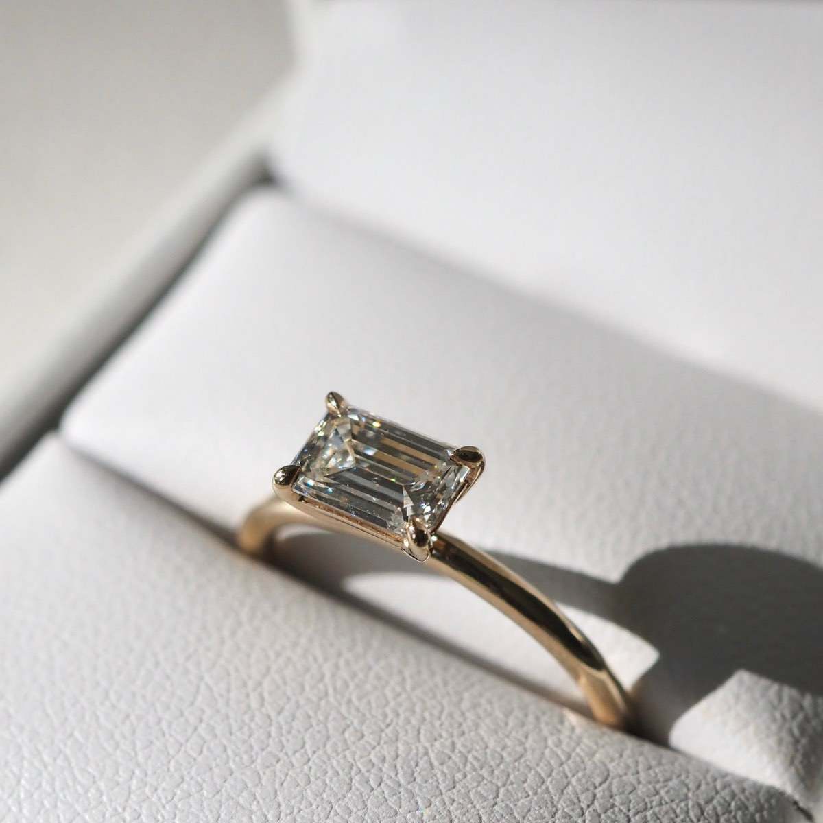 Stunning 1 CT Emerald Moissanite Engagement Ring with Solitaire Design 4