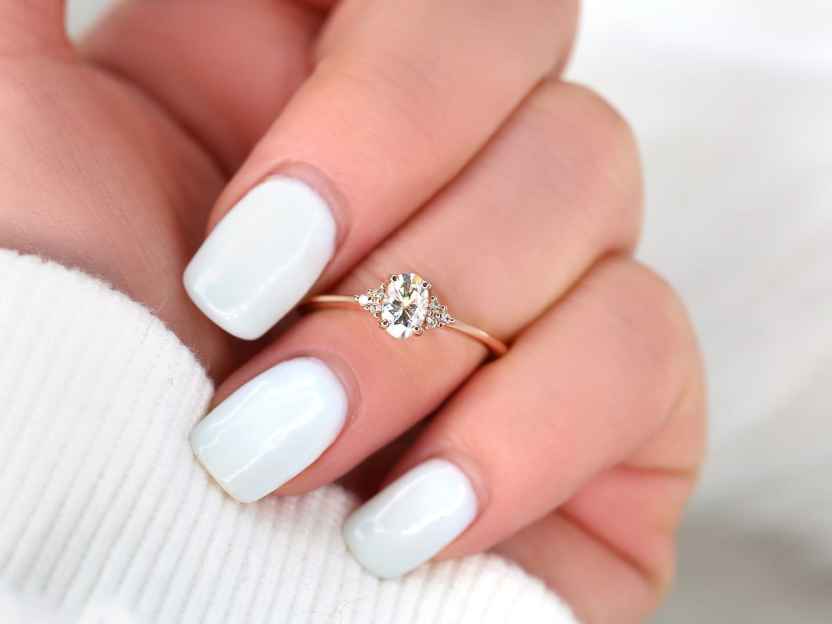 Stunning 0.50 CT Oval Moissanite Engagement Ring With Cluster Design 8