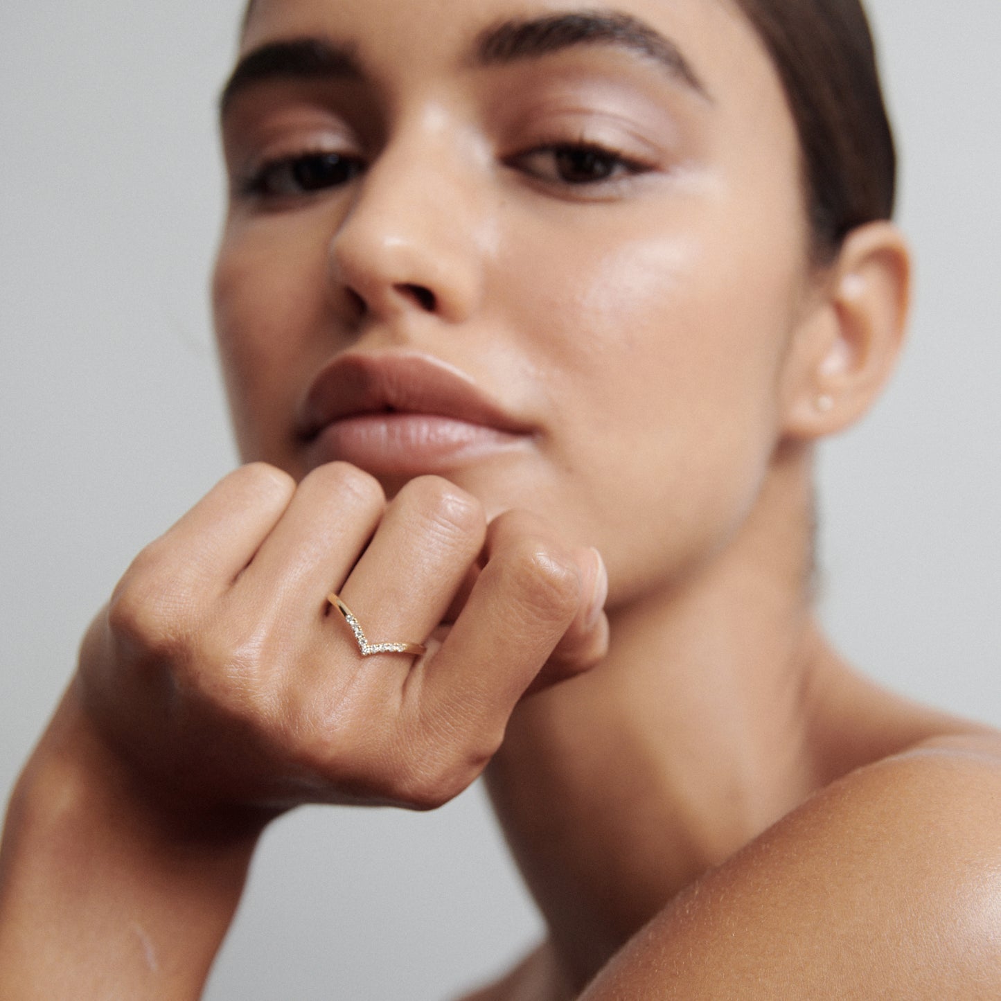 Stunning 0.10 TCW Round Moissanite Stones V-Shaped Wedding Bands 9