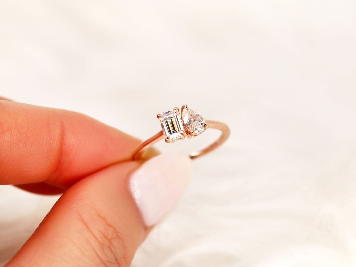 Stunning 0.43 CT & 0.58 CT Pear & Emerald Moissanite Engagement Ring with Two Stones Design 8