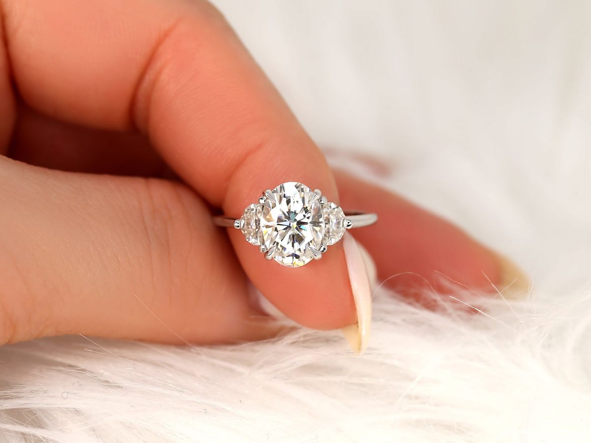 Stunning 2.5 CT Oval Moissanite Engagement Ring with Three Stone Design 9