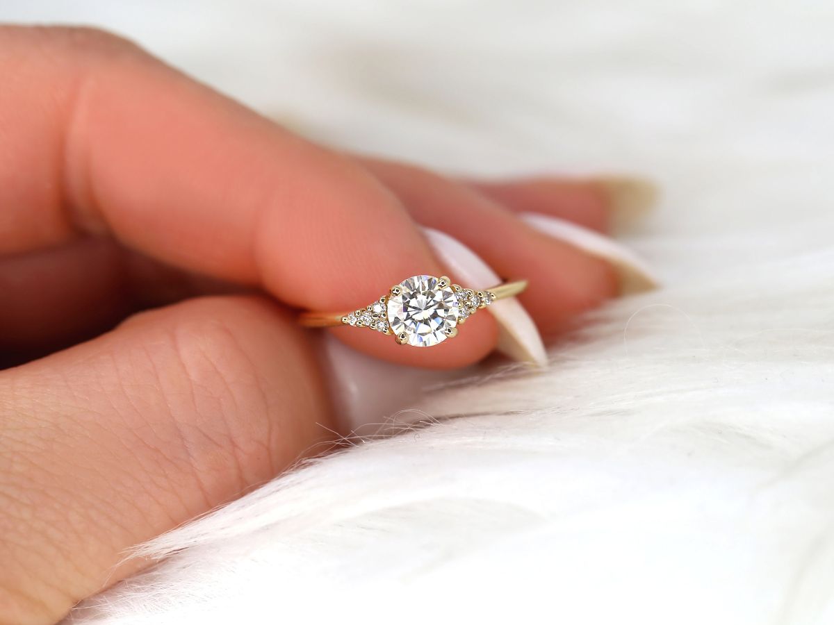 Stunning 0.75 CT Round Moissanite Engagement Ring With Cluster Design 5