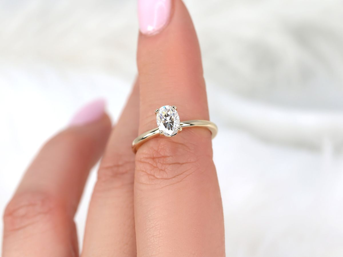 Stunning 0.90 CT Oval Moissanite Engagement Ring With Solitaire Design 8