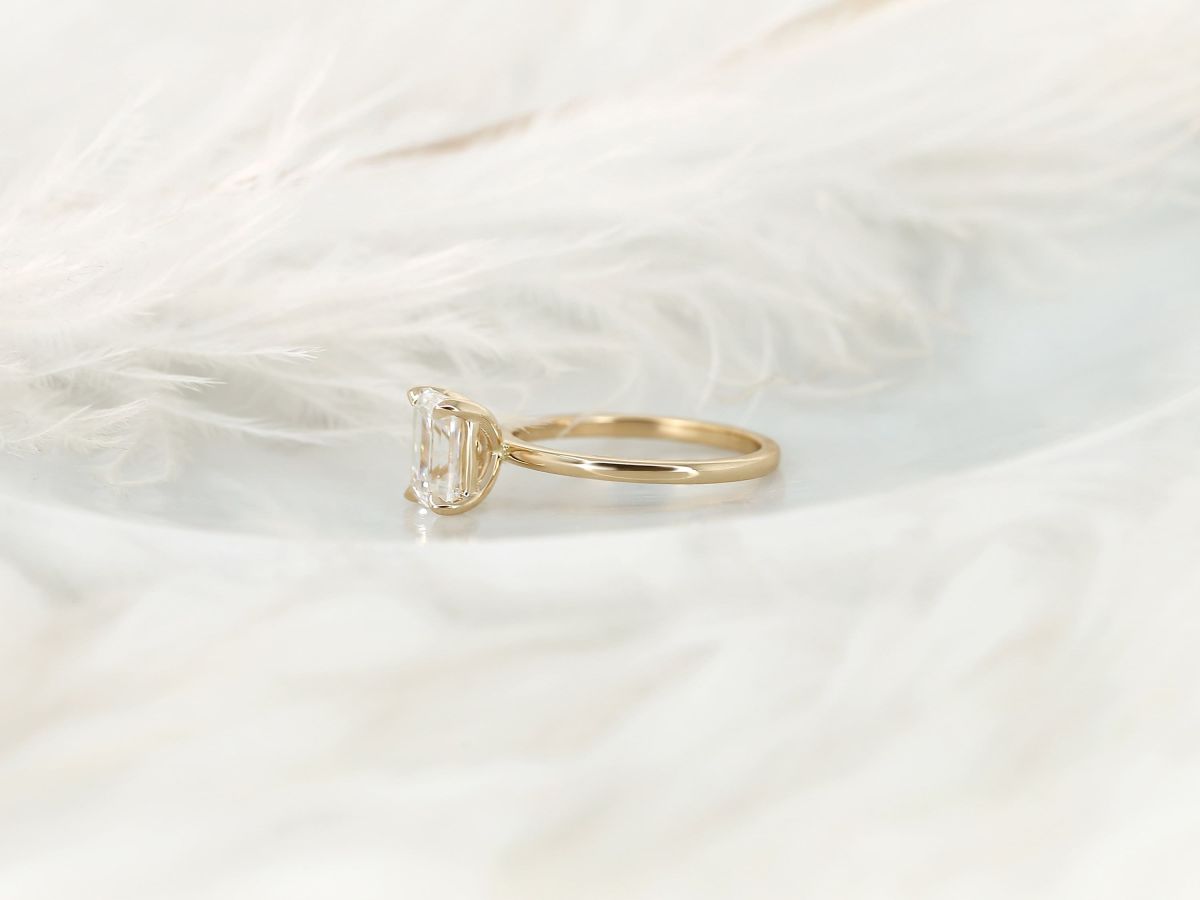 Stunning 1.75 CT Emerald Moissanite Engagement Ring with Solitaire Design 3