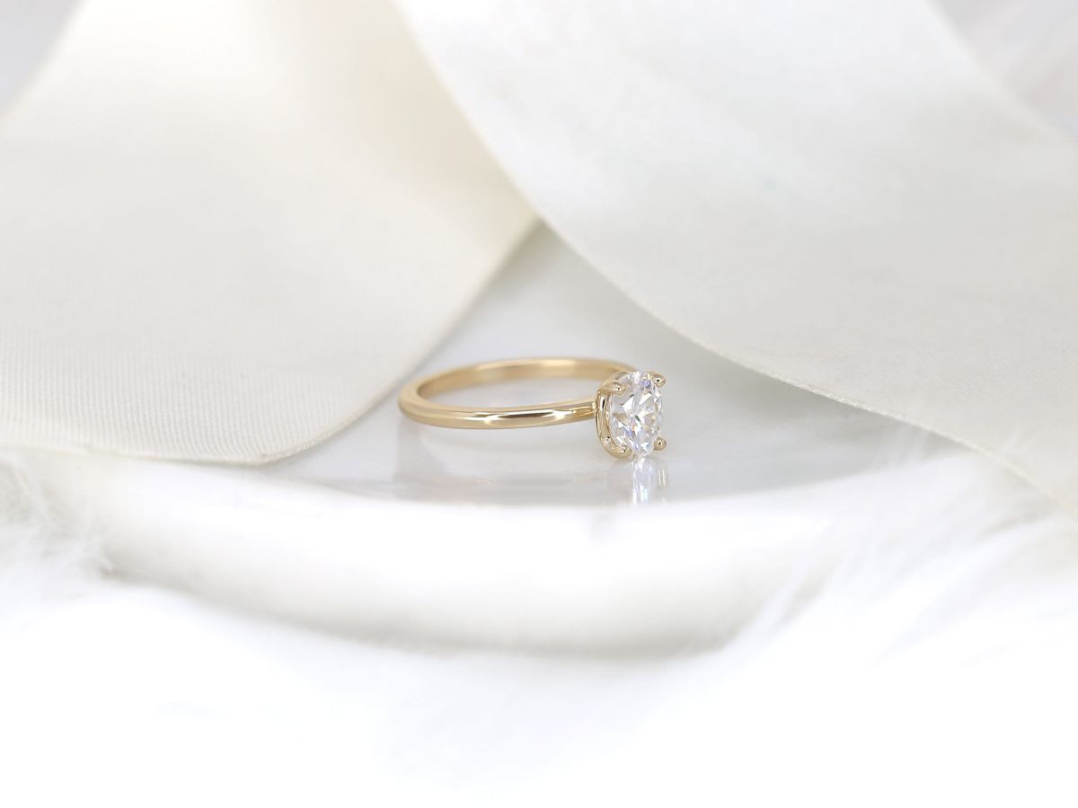 Stunning 1 CT Oval Moissanite Engagement Ring With Solitaire Design 3