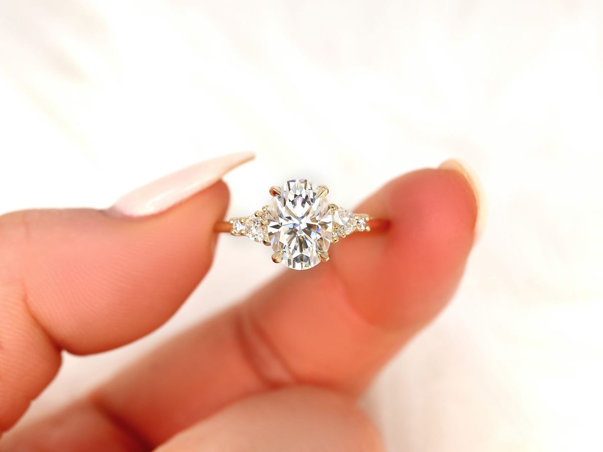 Stunning 2.5 CT Oval Moissanite Engagement Ring with Cluster Design 5