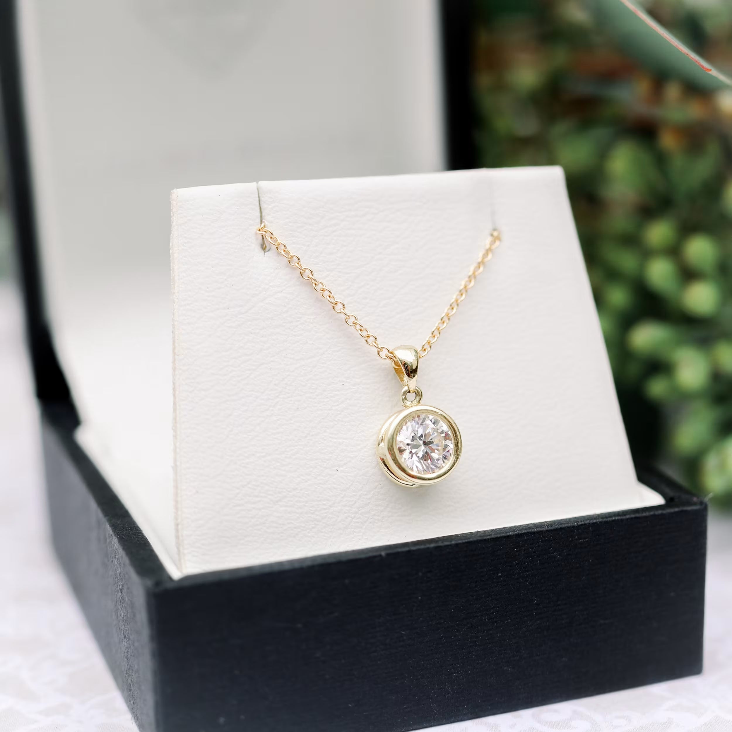 1.0 CT Round Cut Moissanite Bezel Pendant Necklace in Solid Gold 1