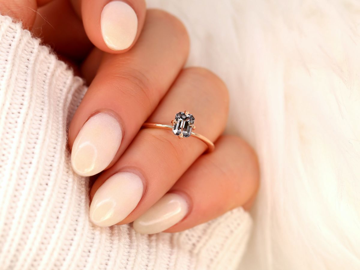 Stunning 0.75 CT Emerald Moissanite Engagement Ring With Solitaire Design 6