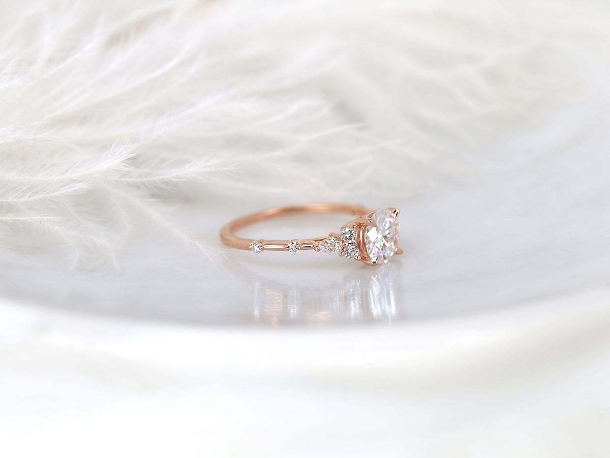 Stunning 1.0 CT Round Moissanite Engagement Ring with Cluster Design 2