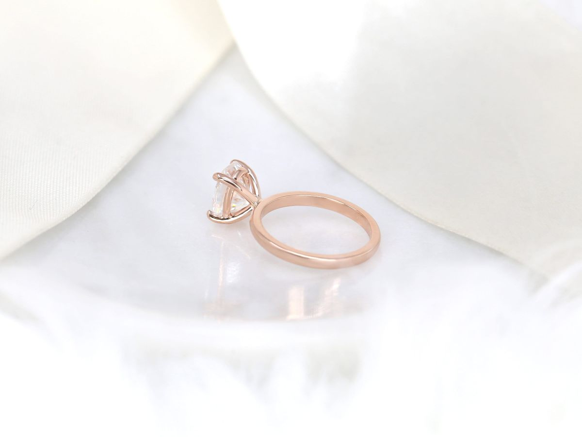 Stunning 2.5 CT Oval Moissanite Engagement Ring with Solitaire Design 4