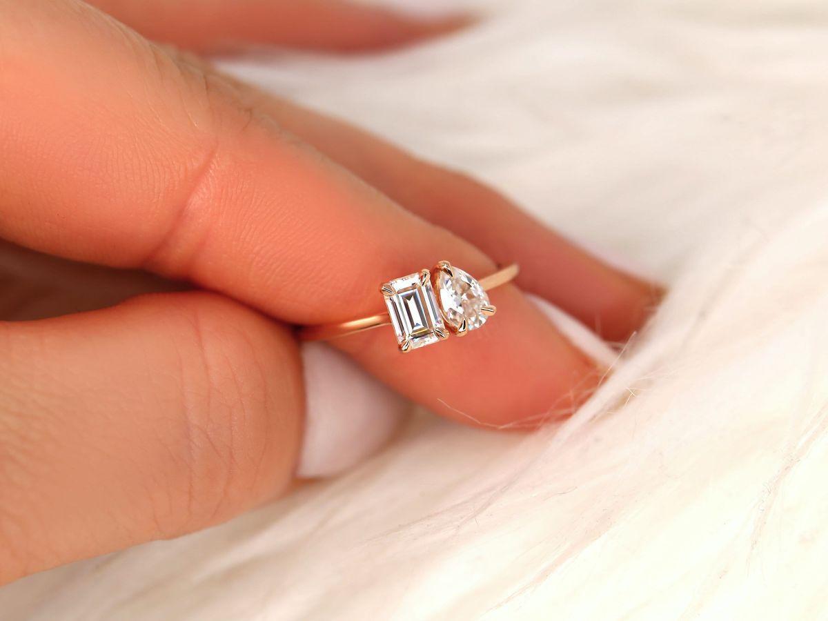 Stunning 0.43 CT & 0.58 CT Pear & Emerald Moissanite Engagement Ring with Two Stones Design 4