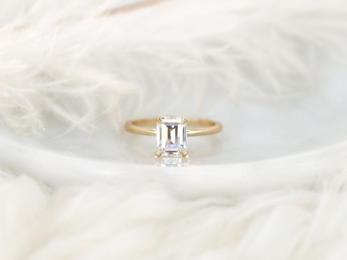 Stunning 1.75 CT Emerald Moissanite Engagement Ring with Solitaire Design 1