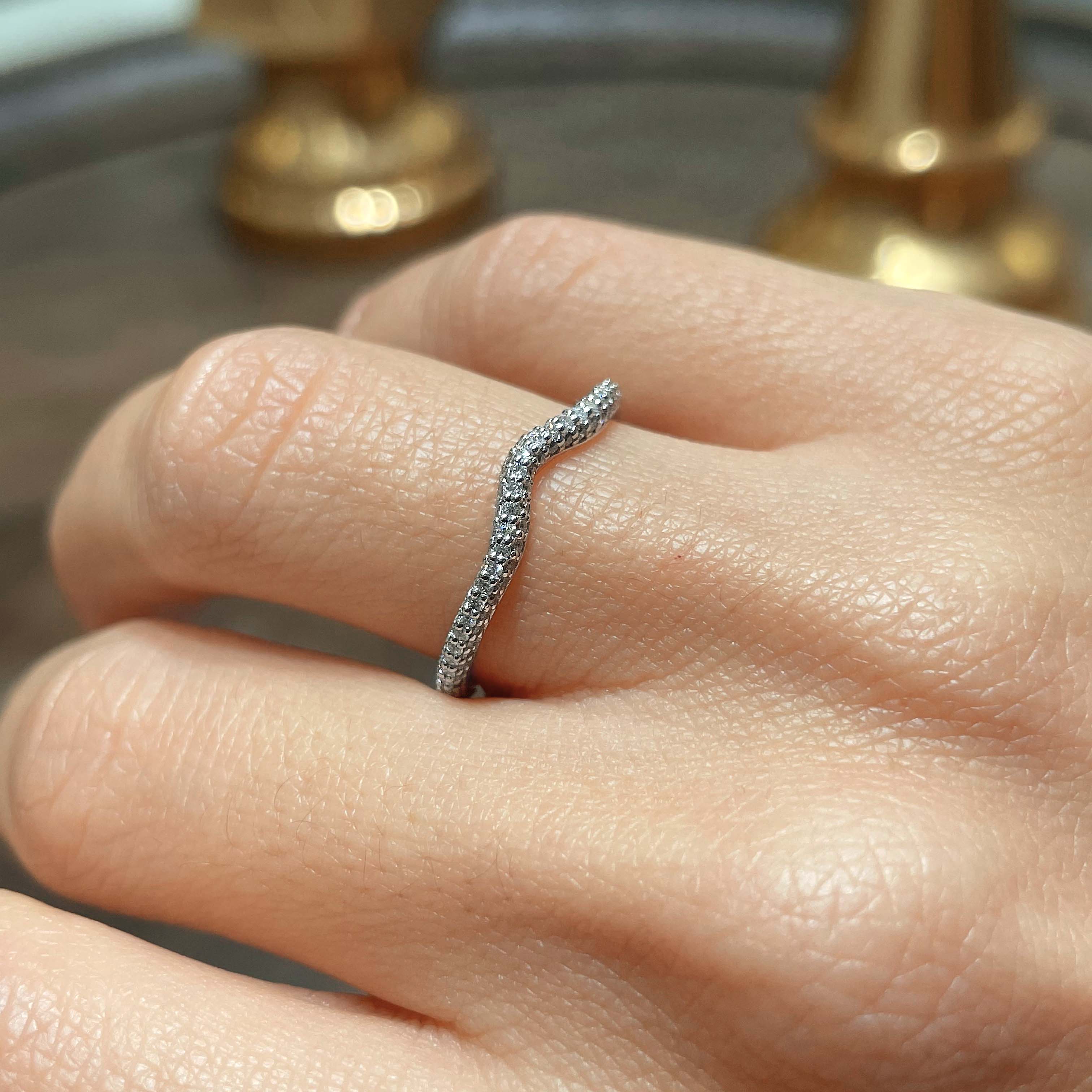 0.75 CT Round Curved Lab Grown Diamond Wedding Band