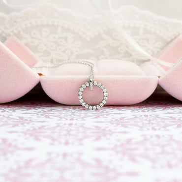 0.80 TCW Round Moissanite Diamond Circle Pendant Necklace in Solid Gold 2