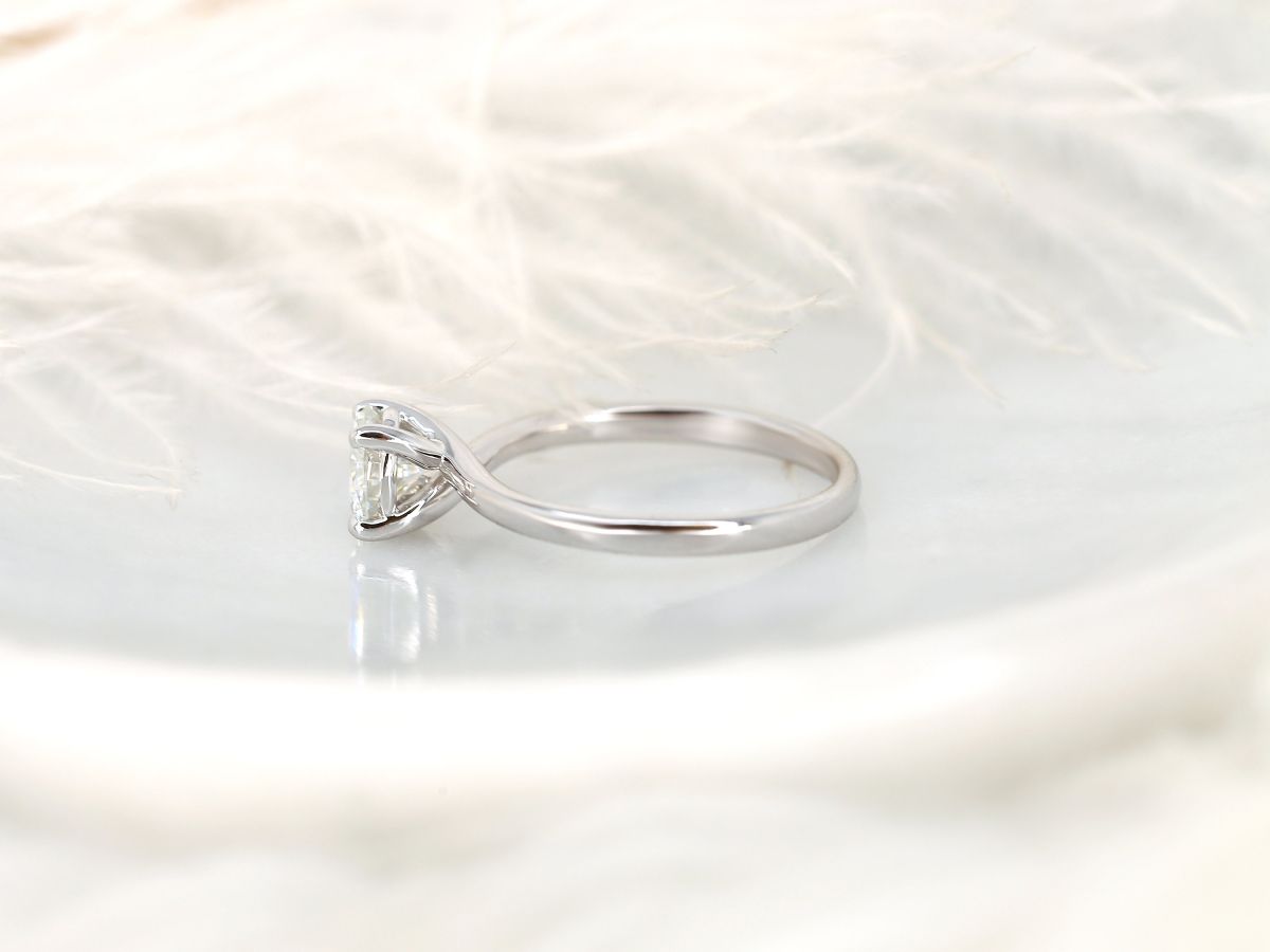 Stunning 1.0 CT Round Moissanite Engagement Ring with Solitaire Design 4