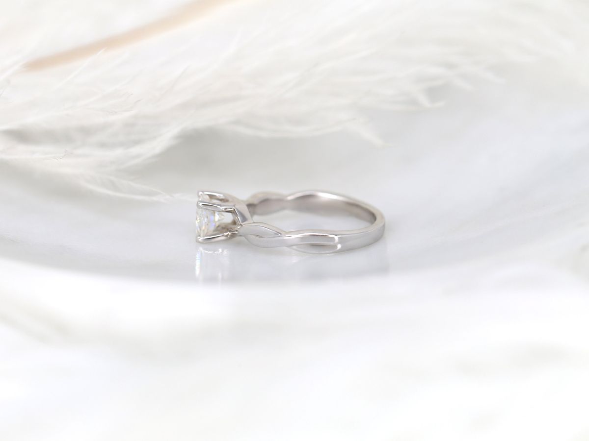 Stunning 1 CT Cushion Moissanite Engagement Ring With Solitaire Design 2