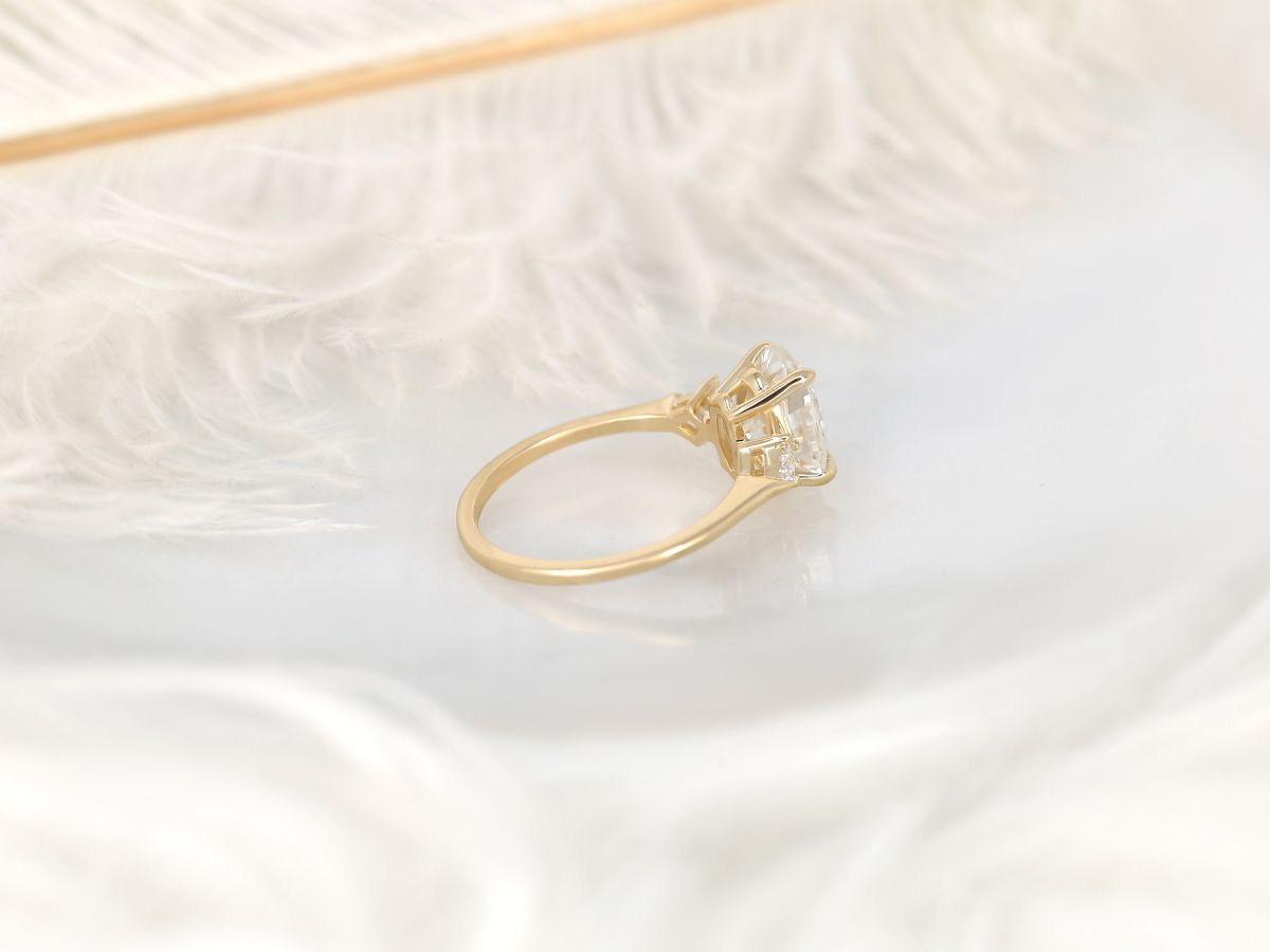 Stunning 2.5 CT Oval Moissanite Engagement Ring with Three Stone Design 2