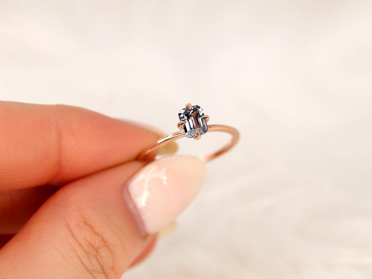 Stunning 0.75 CT Emerald Moissanite Engagement Ring With Solitaire Design 8