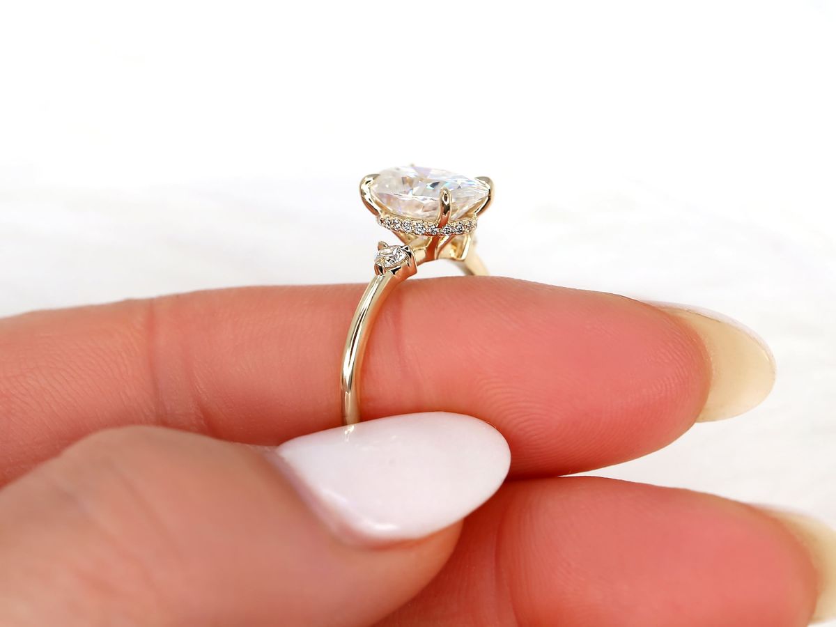 Stunning 2.5 CT Oval Moissanite Engagement Ring with Hidden Halo Design 5