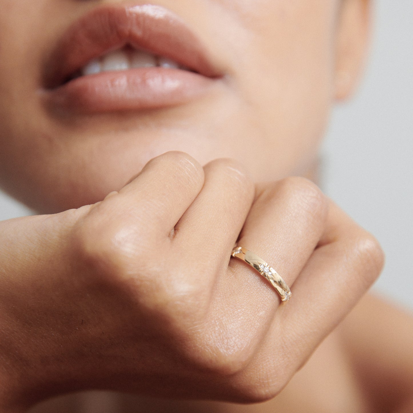 Stunning 0.1 TCW Round Moissanite Stones Flush Wedding Bands 2