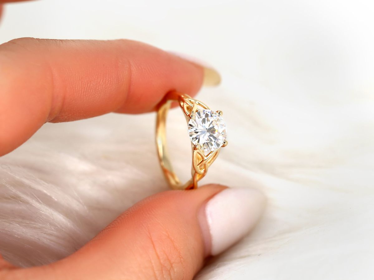 Stunning 2.0 CT Round Moissanite Engagement Ring with Solitaire Design 5