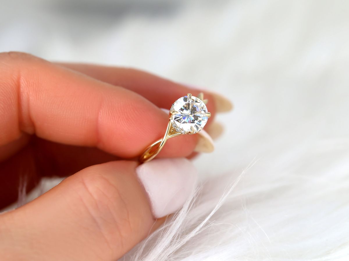 Stunning 2.0 CT Round Moissanite Engagement Ring with Hidden Halo Design 6