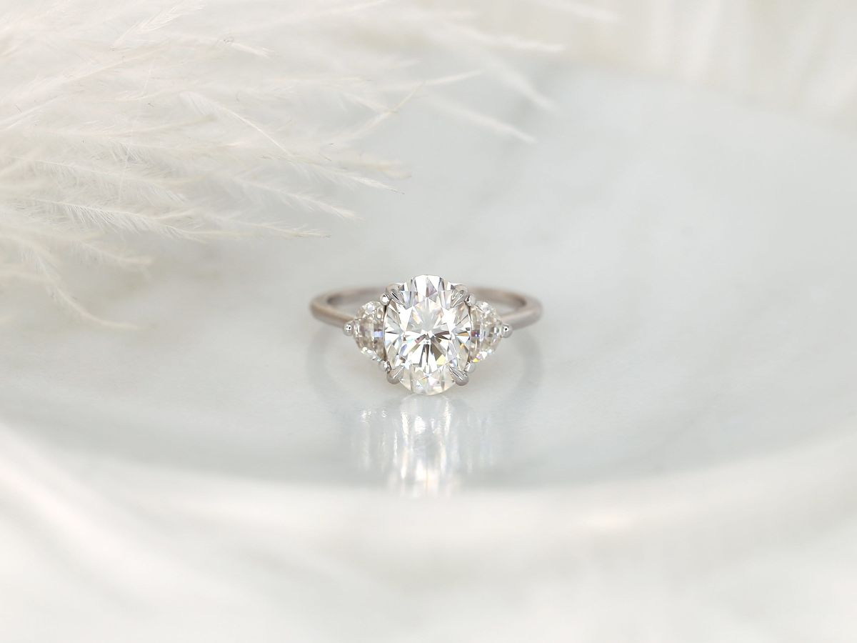 Stunning 2.5 CT Oval Moissanite Engagement Ring with Three Stone Design 1