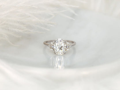 Stunning 2.5 CT Oval Moissanite Engagement Ring with Three Stone Design 1