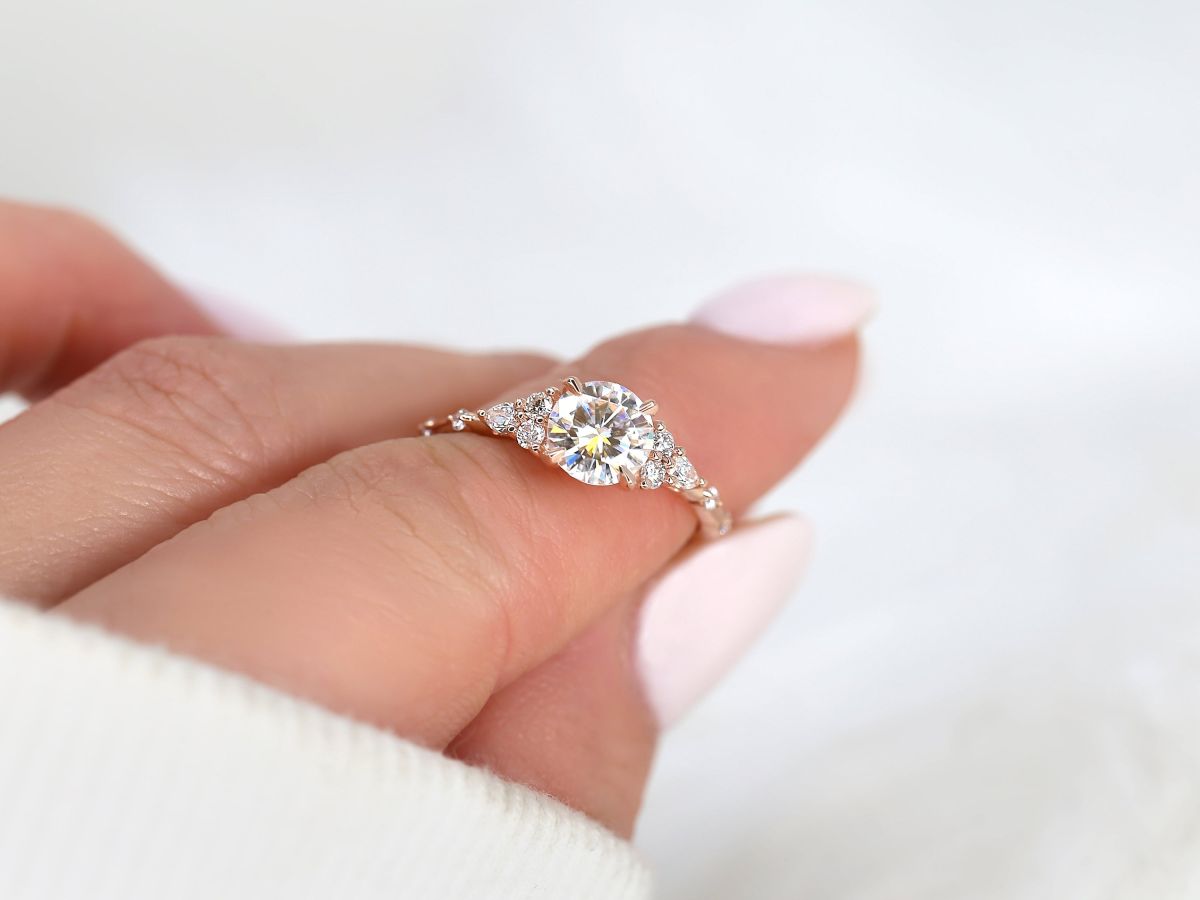 Stunning 1.0 CT Round Moissanite Engagement Ring with Cluster Design 4