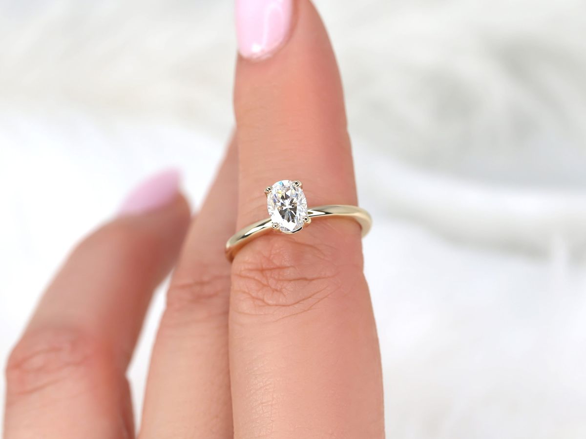 Stunning 1 CT Oval Moissanite Engagement Ring With Solitaire Design 4