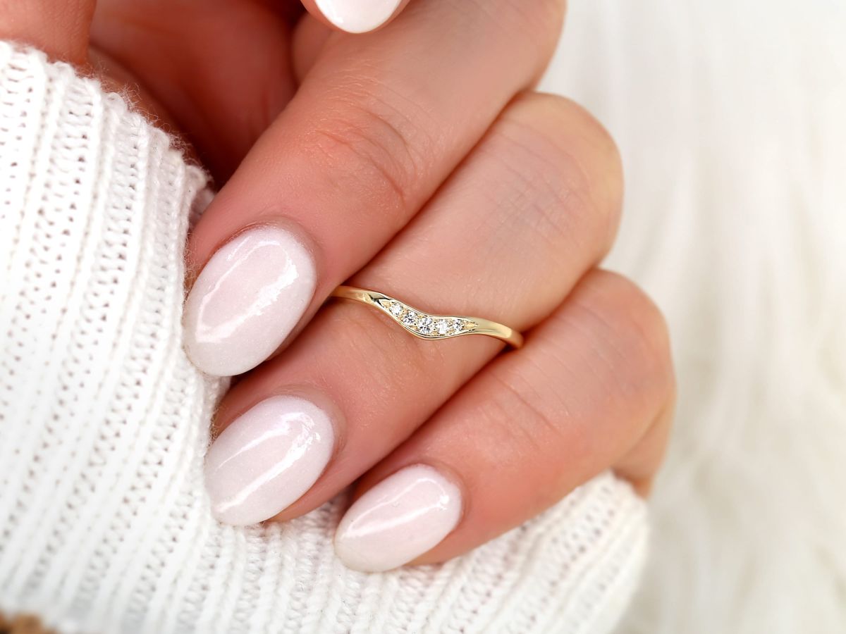 Stunning 0.06 TCW Round Moissanite Stones Curved Wedding Bands 8