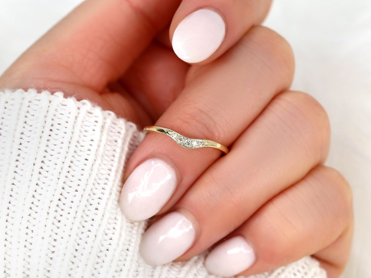 Stunning 0.06 TCW Round Moissanite Stones Curved Wedding Bands 6