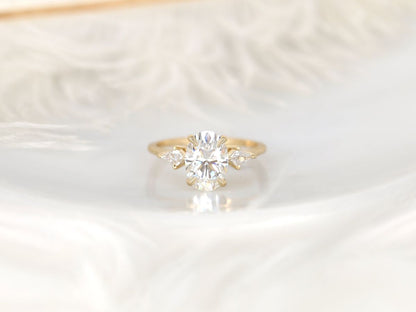 Stunning 2.5 CT Oval Moissanite Engagement Ring with Three Stone Design 1