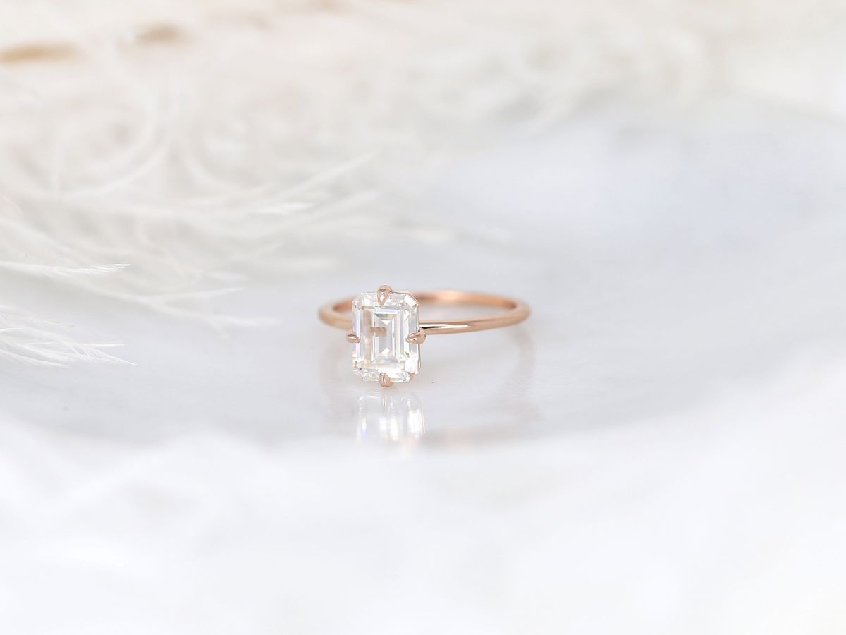 Stunning 1.75 CT Emerald Moissanite Engagement Ring with Solitaire Design 3