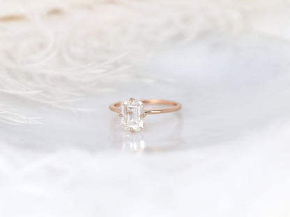 Stunning 1.75 CT Emerald Moissanite Engagement Ring with Solitaire Design 3