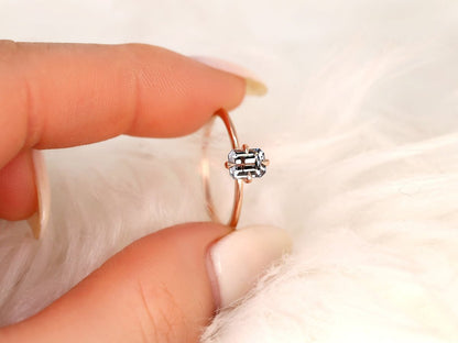 Stunning 0.75 CT Emerald Moissanite Engagement Ring With Solitaire Design 5