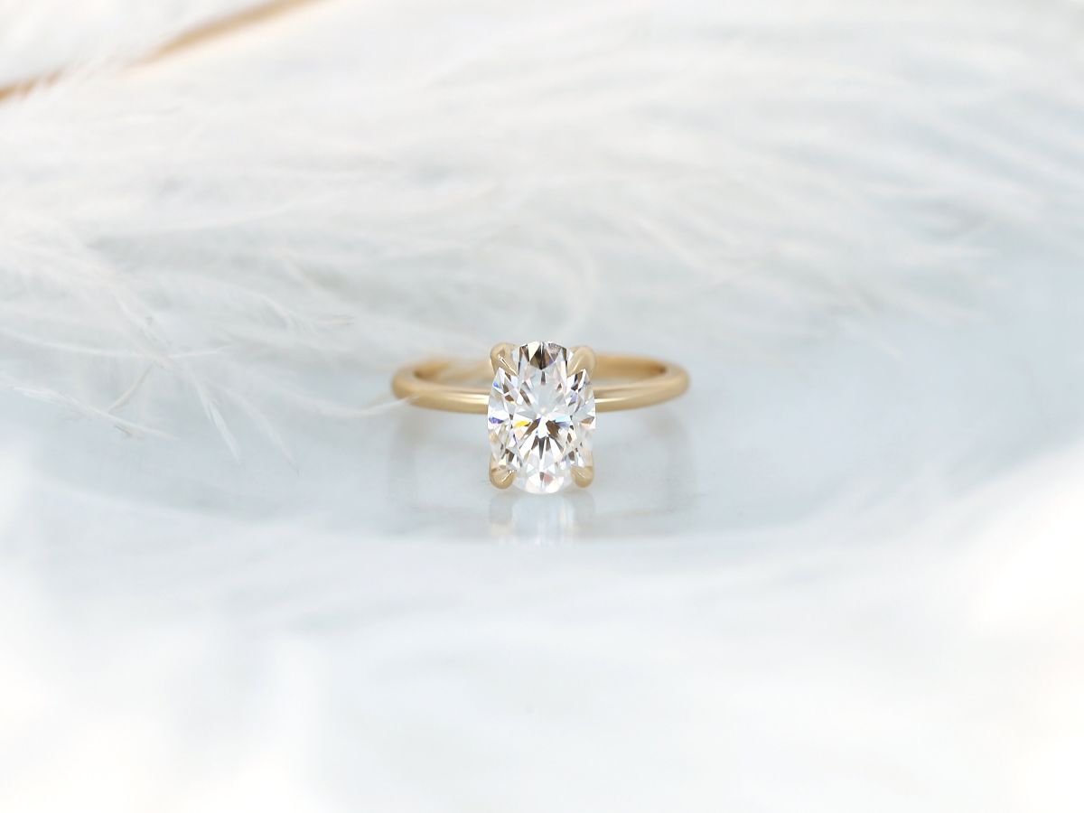 Stunning 2.5 CT Oval Moissanite Engagement Ring with Solitaire Design 1