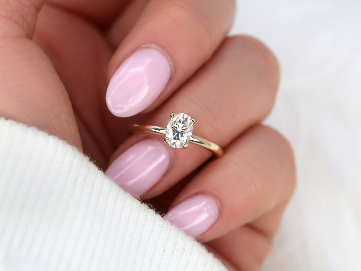 Stunning 1 CT Oval Moissanite Engagement Ring With Solitaire Design 5