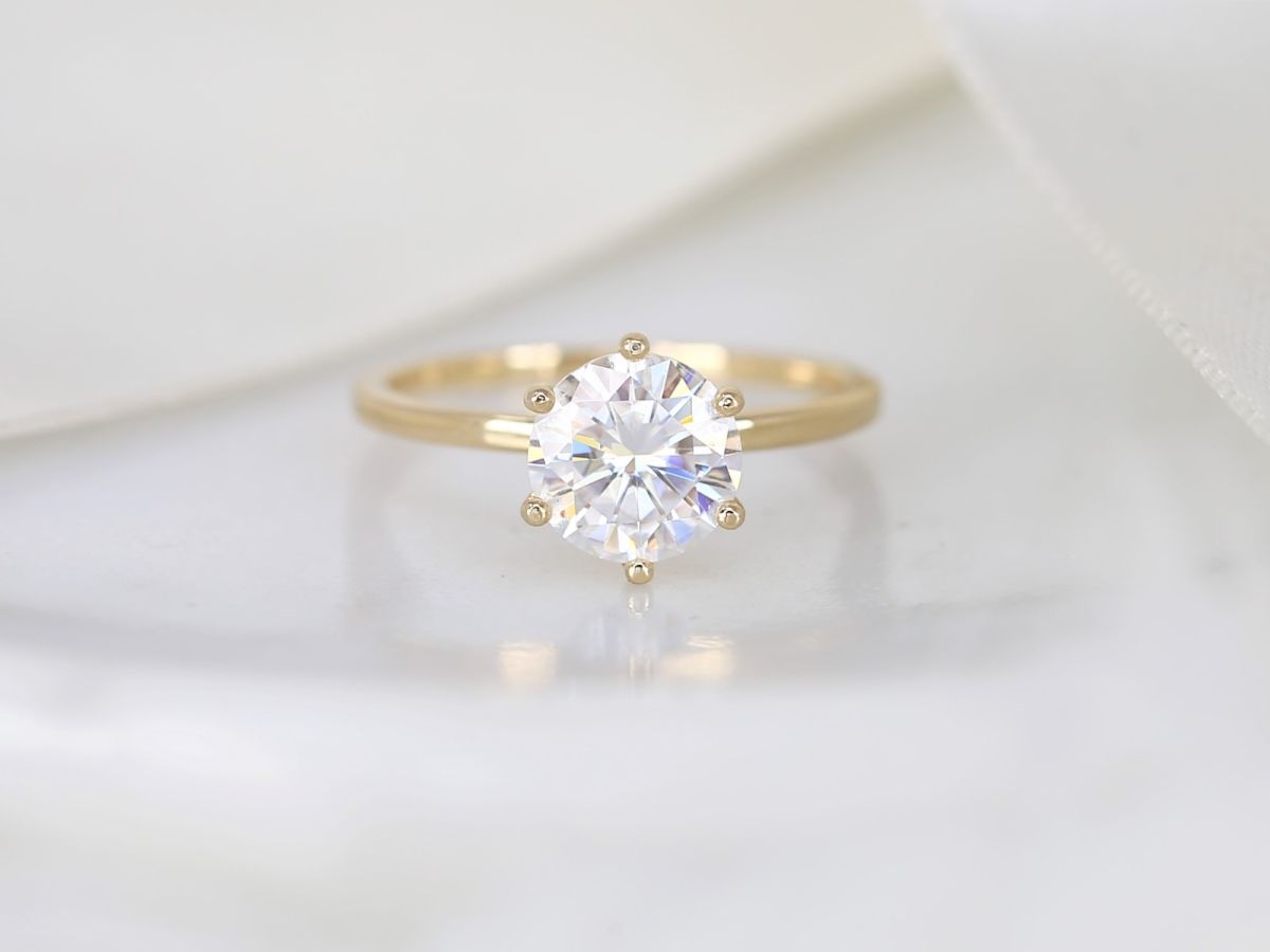 Stunning 2.0 CT Round Moissanite Engagement Ring with Solitaire Design 1