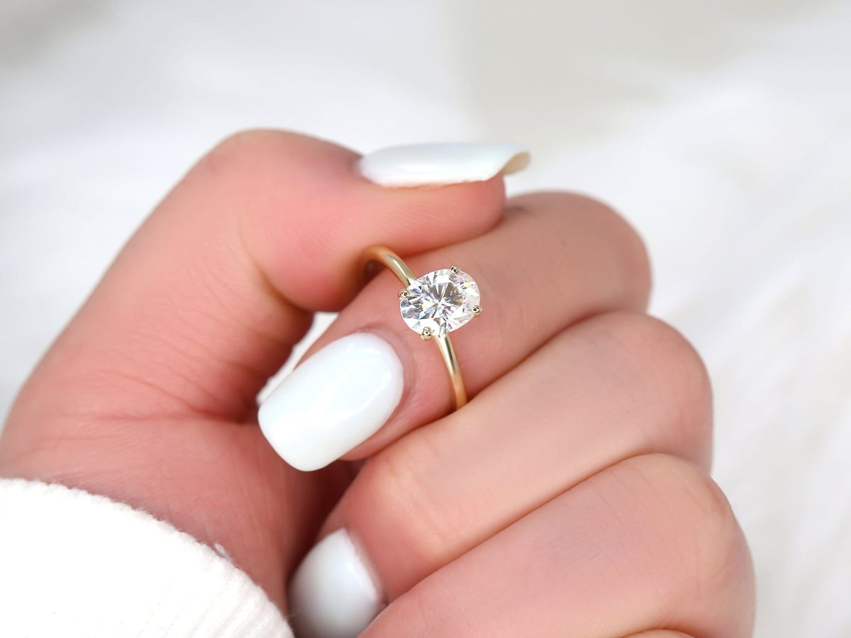 Stunning 1.50 CT Oval Moissanite Engagement Ring with Solitaire Design 6