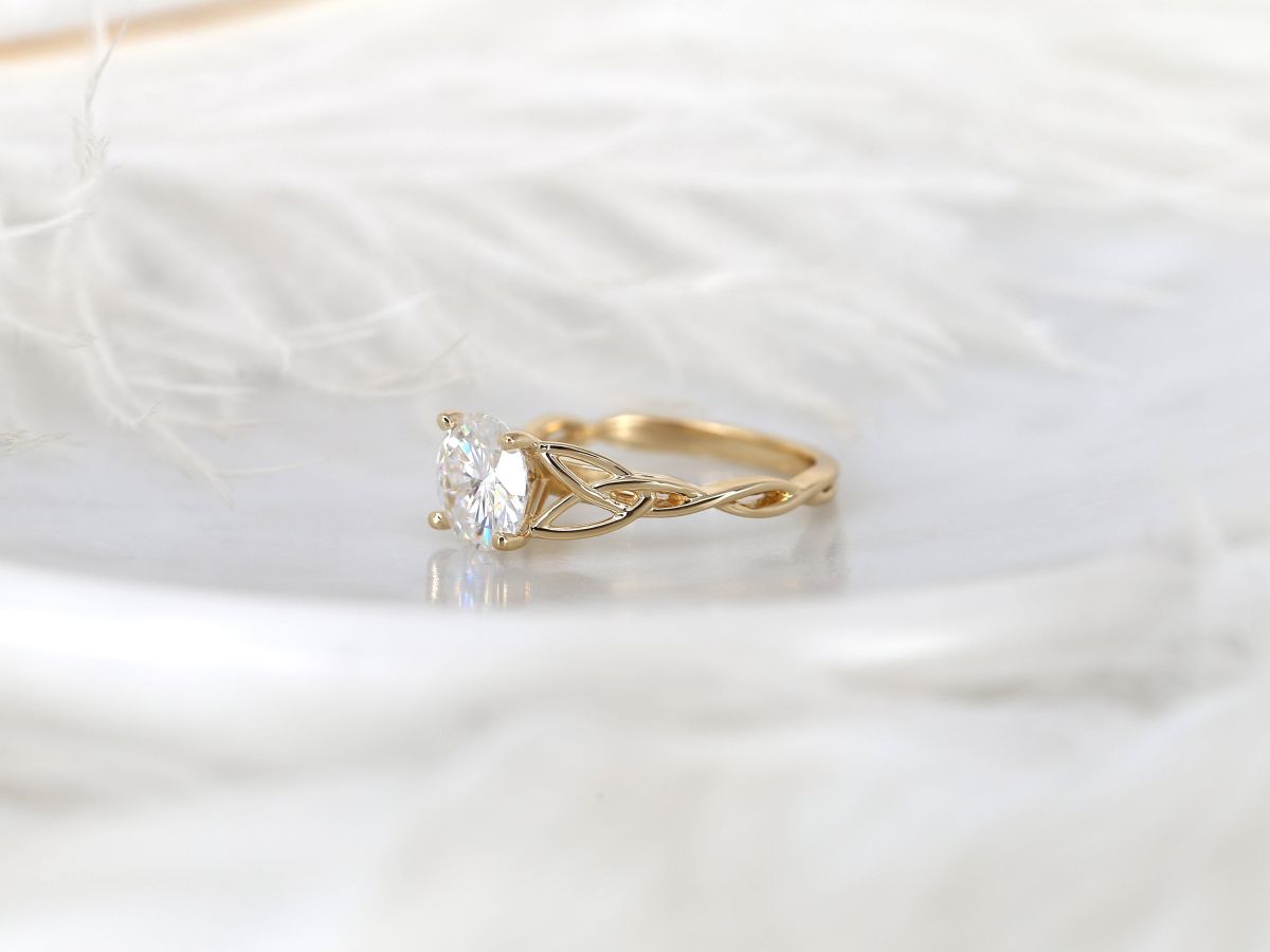 Stunning 2.0 CT Round Moissanite Engagement Ring with Solitaire Design 2