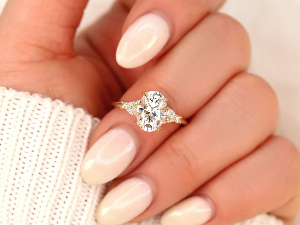 Stunning 2.5 CT Oval Moissanite Engagement Ring with Cluster Design 8