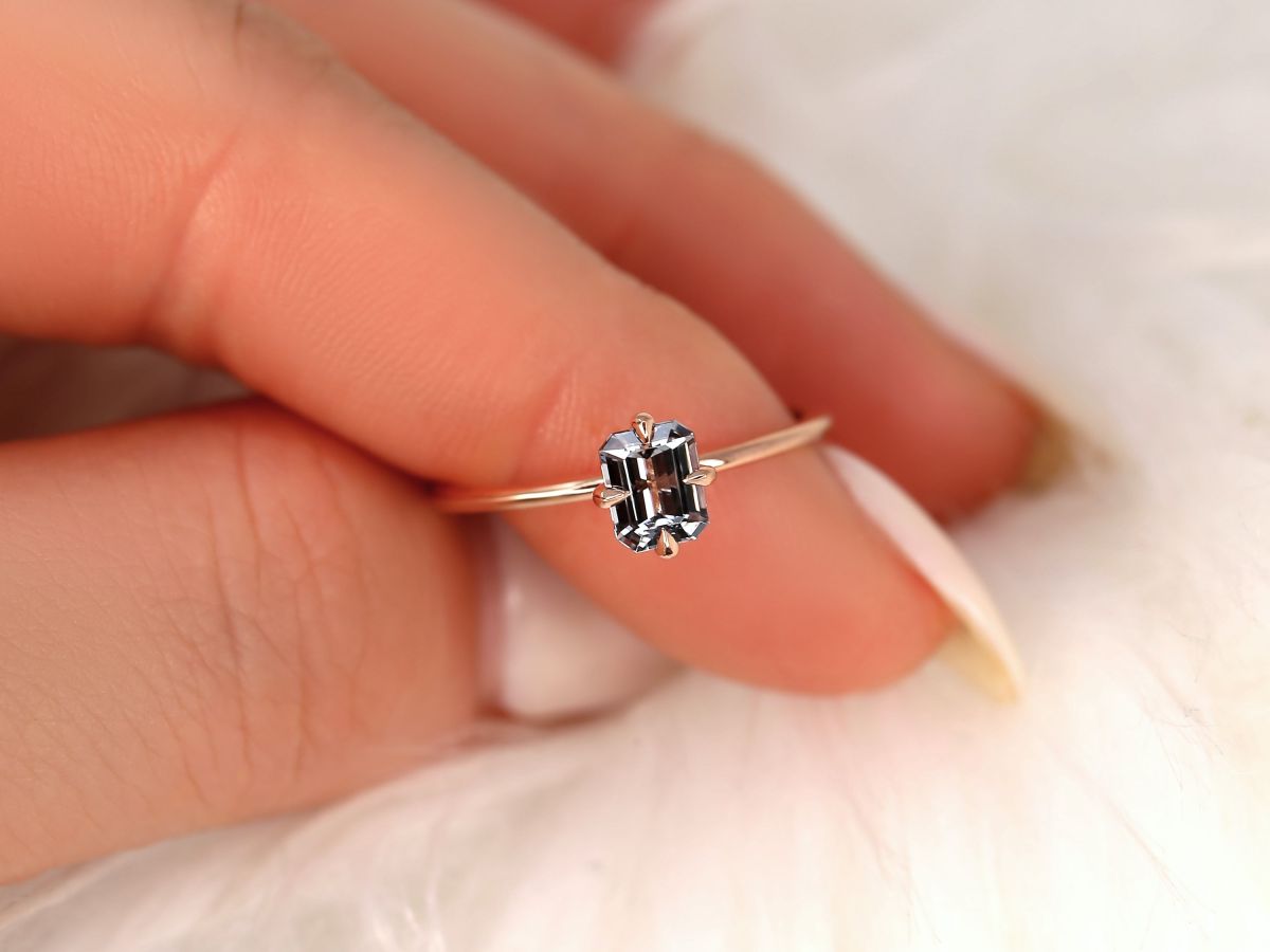 Stunning 0.75 CT Emerald Moissanite Engagement Ring With Solitaire Design 4