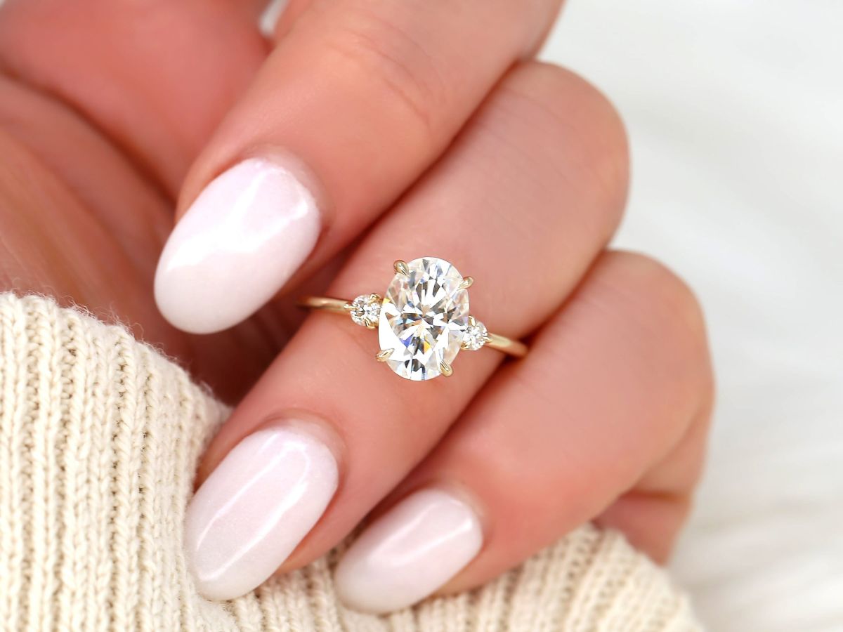 Stunning 2.5 CT Oval Moissanite Engagement Ring with Hidden Halo Design 4