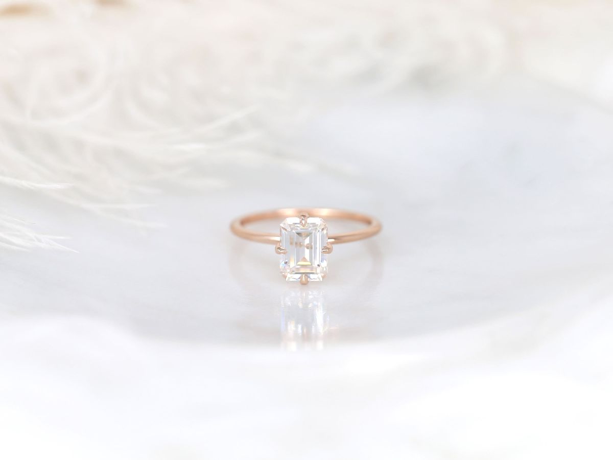 Stunning 1.75 CT Emerald Moissanite Engagement Ring with Solitaire Design 1