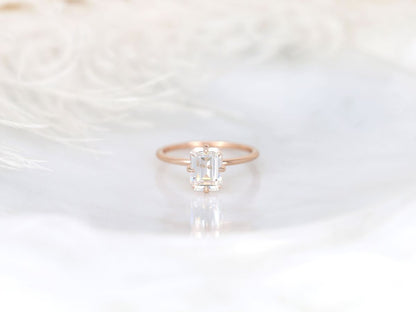 Stunning 1.75 CT Emerald Moissanite Engagement Ring with Solitaire Design 1