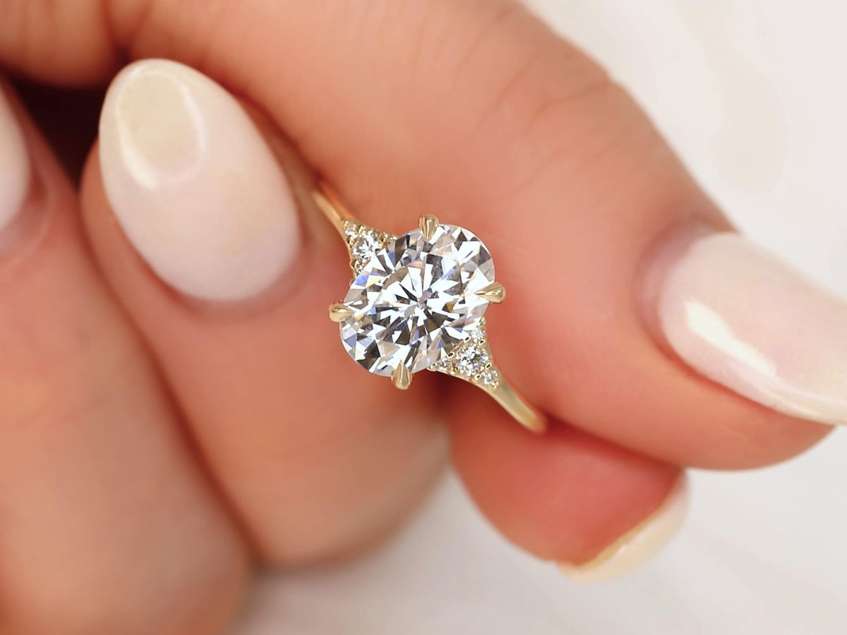 Stunning 2.5 CT Oval Moissanite Engagement Ring with Cluster Design 8