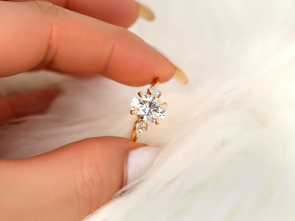 Stunning 2.5 CT Oval Moissanite Engagement Ring with Three Stone Design 5