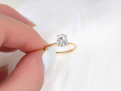 Stunning 1.50 CT Oval Moissanite Engagement Ring with Solitaire Design 7